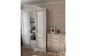 Трехстворчатый шкаф для одежды Венеция MUR-101-03 st с зеркалом